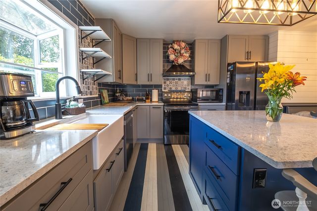 241 9th Street, Blaine, WA 98230