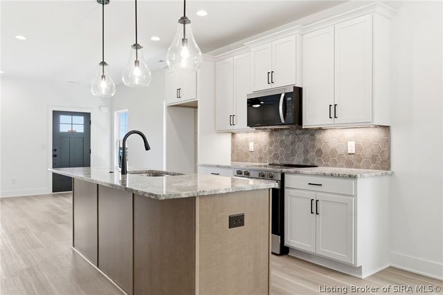 3206 Hamburg Pike, Jeffersonville, IN 47130