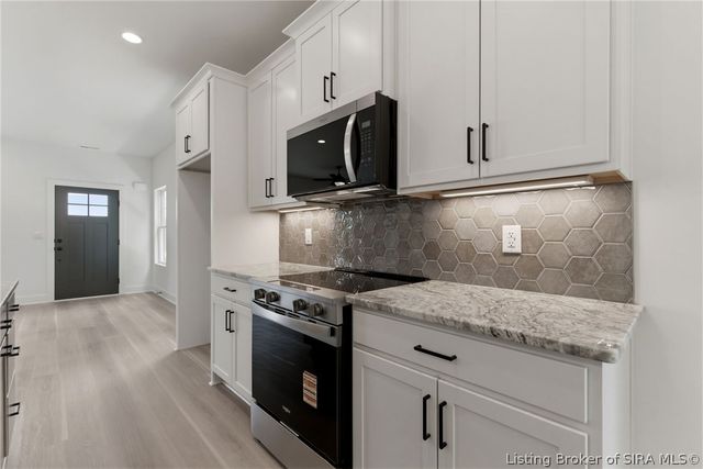 3206 Hamburg Pike, Jeffersonville, IN 47130