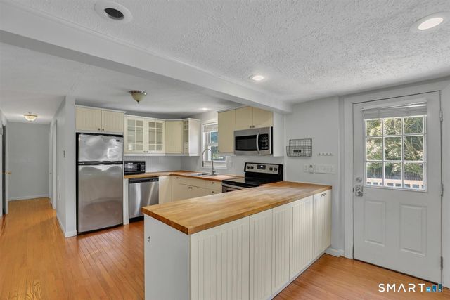 1 Briarcliffe Trail, Old Saybrook, CT 06475