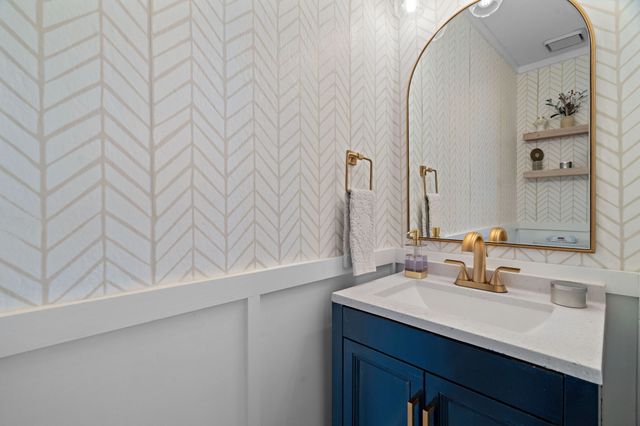 2000 Greenview Drive, Carrollton, TX 75010