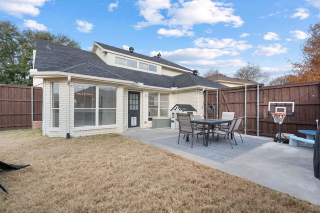 2000 Greenview Drive, Carrollton, TX 75010