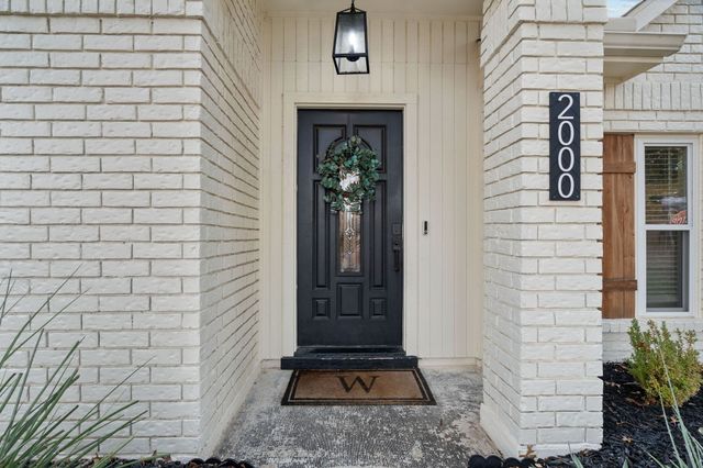 2000 Greenview Drive, Carrollton, TX 75010