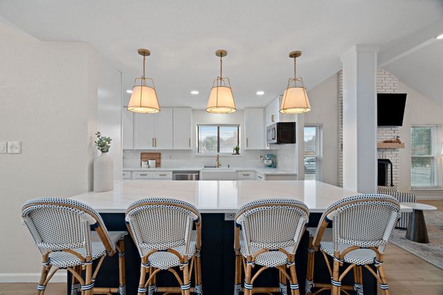 2000 Greenview Drive, Carrollton, TX 75010