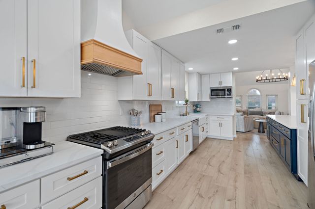 2000 Greenview Drive, Carrollton, TX 75010