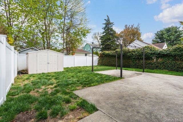 283 Hawthorne Avenue, Uniondale, NY 11553