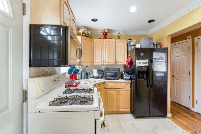 283 Hawthorne Avenue, Uniondale, NY 11553