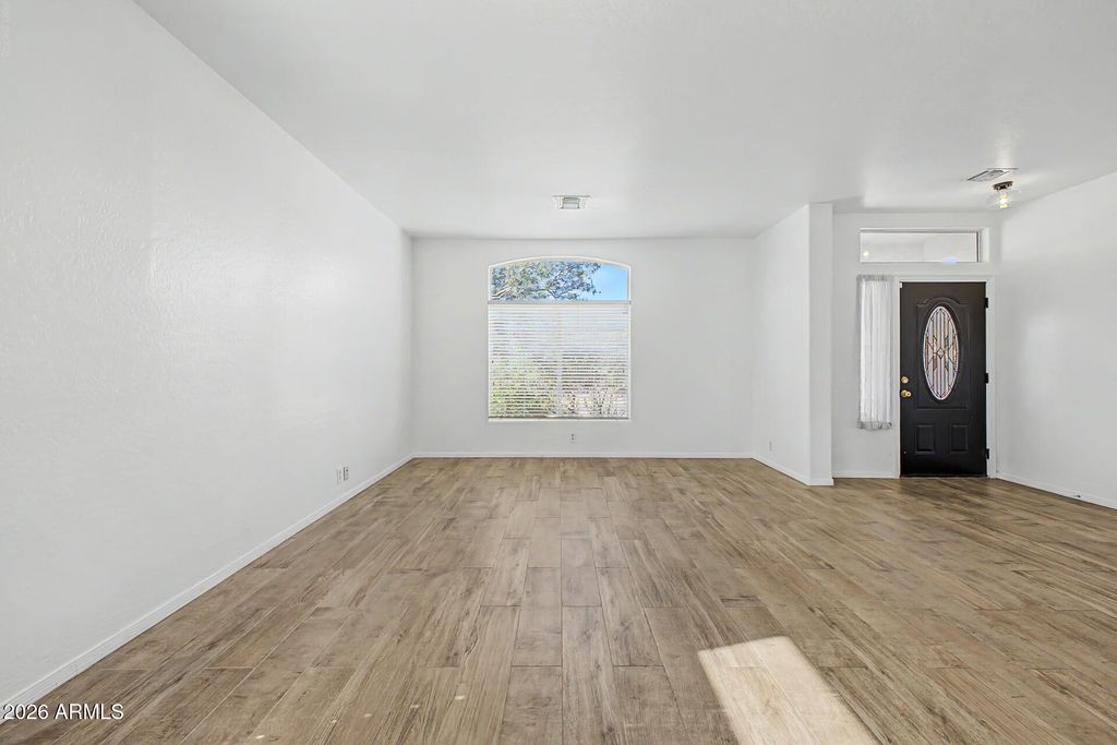 907 E GARY Lane, Phoenix, AZ 85042 — photo 5