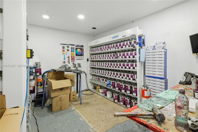1081 E 47th St, Hialeah, FL 33013