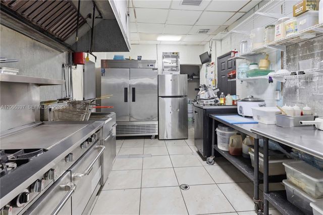 1081 E 47th St, Hialeah, FL 33013