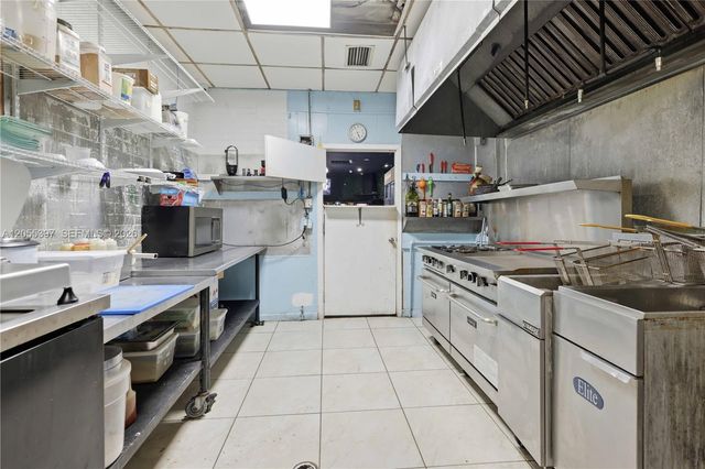 1081 E 47th St, Hialeah, FL 33013