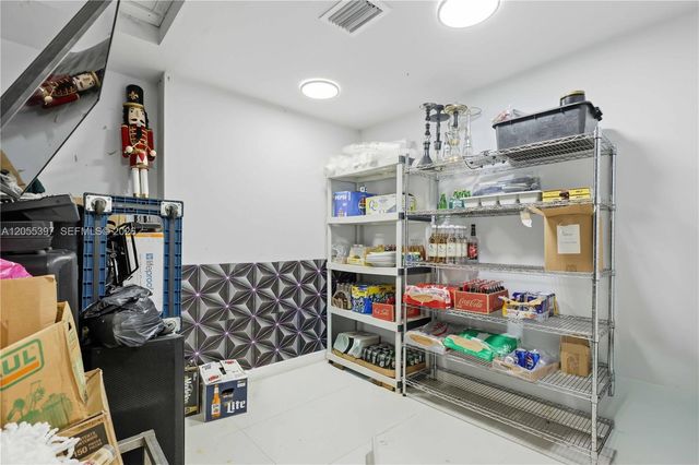 1081 E 47th St, Hialeah, FL 33013