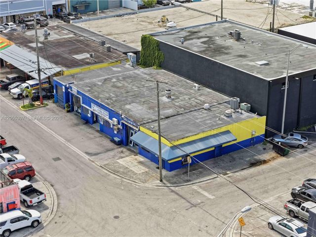 1081 E 47th St, Hialeah, FL 33013