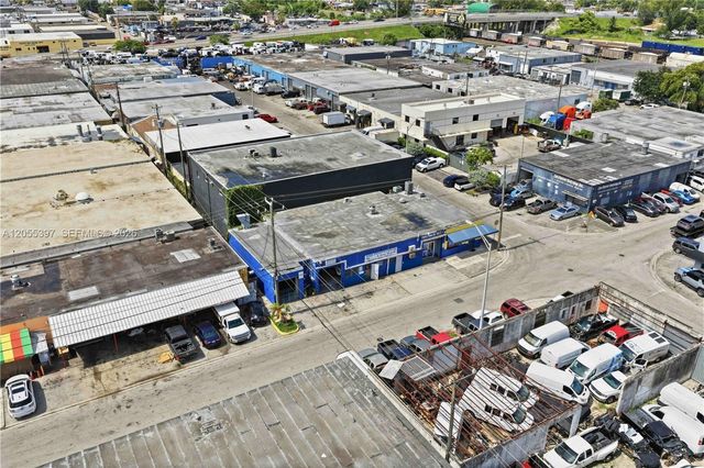 1081 E 47th St, Hialeah, FL 33013
