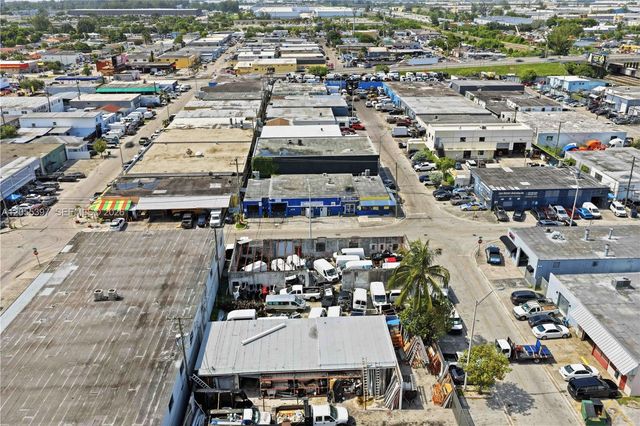 1081 E 47th St, Hialeah, FL 33013