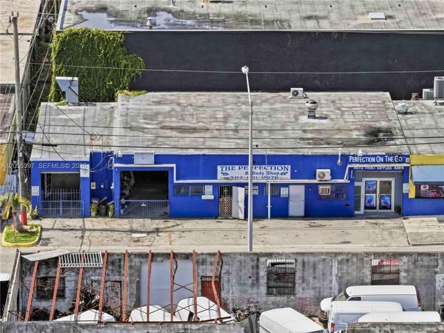 1081 E 47th St, Hialeah, FL 33013