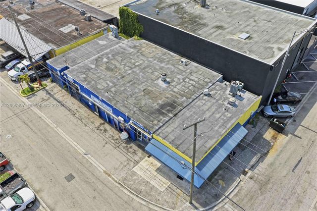 1081 E 47th St, Hialeah, FL 33013