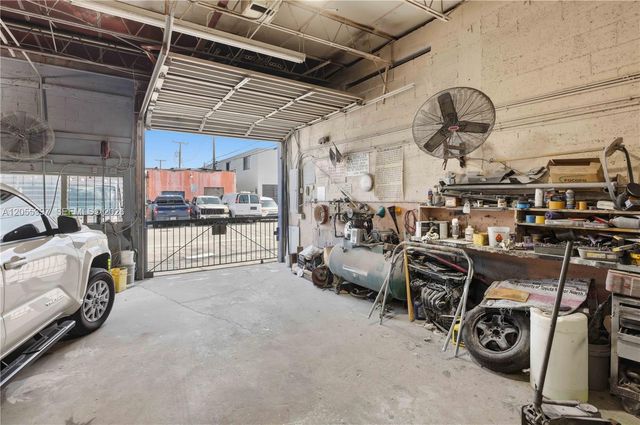 1081 E 47th St, Hialeah, FL 33013