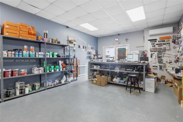 1081 E 47th St, Hialeah, FL 33013