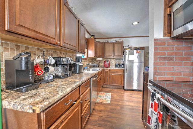 510 7th St SE, Minot, ND 58701