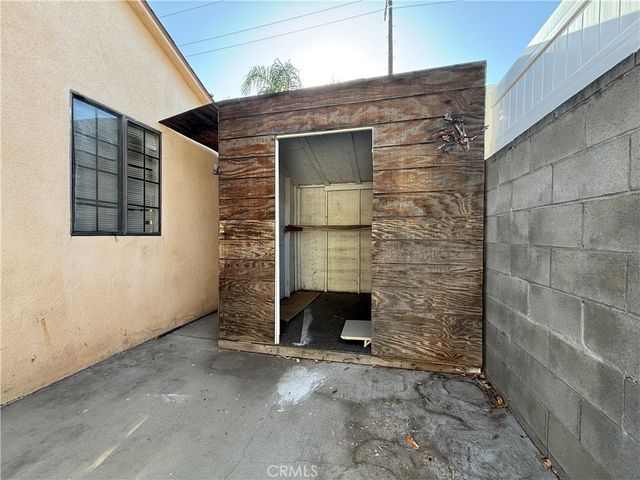 7051 Lindley, Reseda, CA 91335