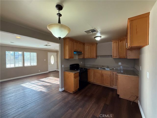 7051 Lindley, Reseda, CA 91335