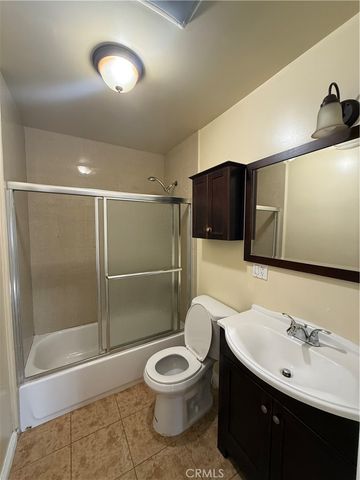 7051 Lindley, Reseda, CA 91335