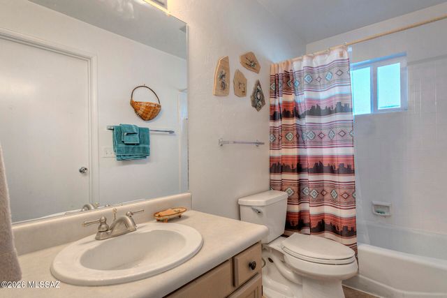 950 S Abrego Drive, Green Valley, AZ 85614