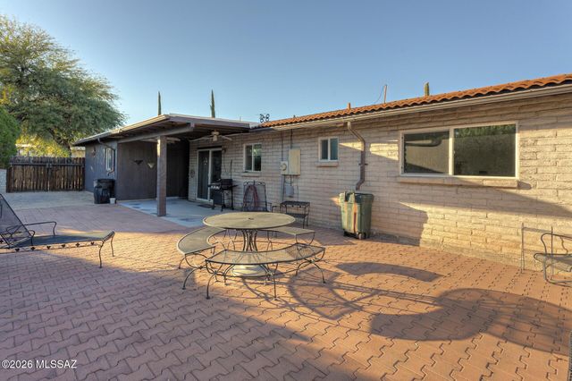 950 S Abrego Drive, Green Valley, AZ 85614