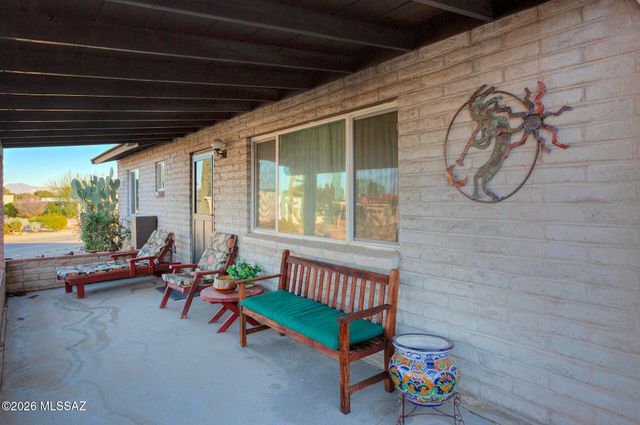 950 S Abrego Drive, Green Valley, AZ 85614