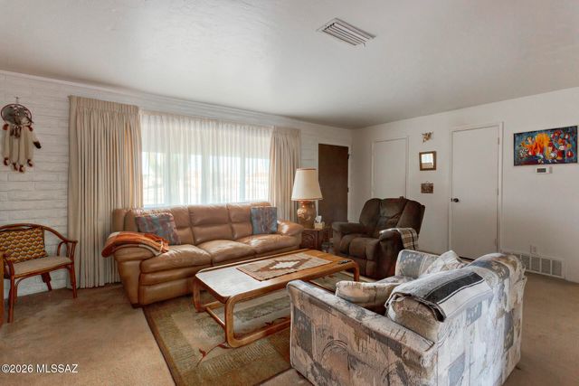 950 S Abrego Drive, Green Valley, AZ 85614