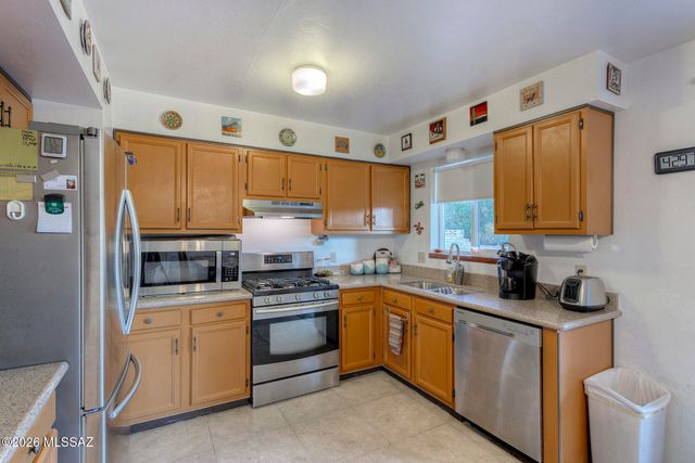 950 S Abrego Drive, Green Valley, AZ 85614