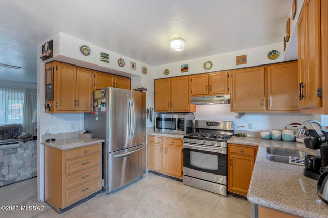 950 S Abrego Drive, Green Valley, AZ 85614