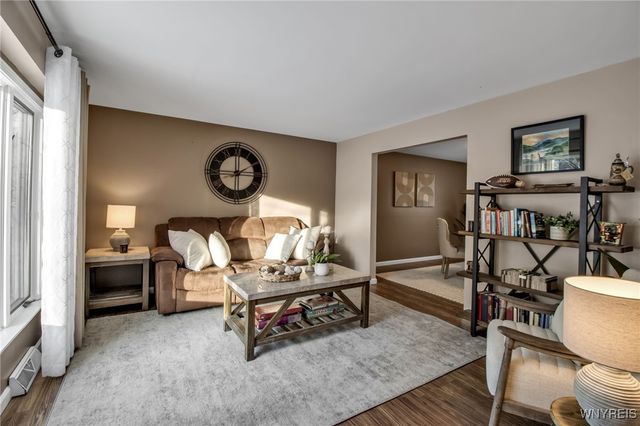 271 Sprucewood, Amherst, NY 14221