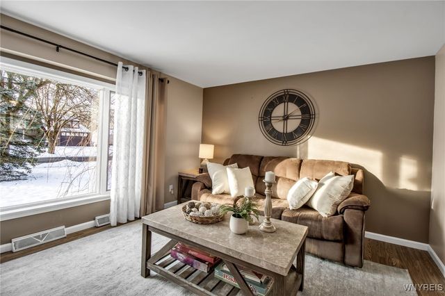 271 Sprucewood, Amherst, NY 14221