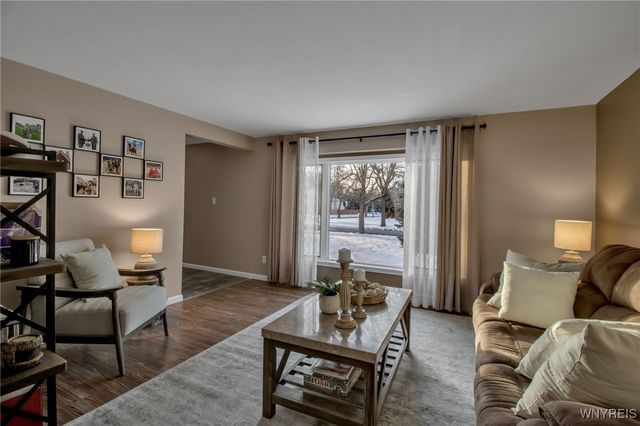 271 Sprucewood, Amherst, NY 14221