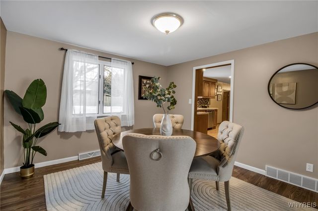 271 Sprucewood, Amherst, NY 14221