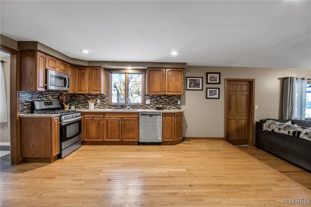 271 Sprucewood, Amherst, NY 14221