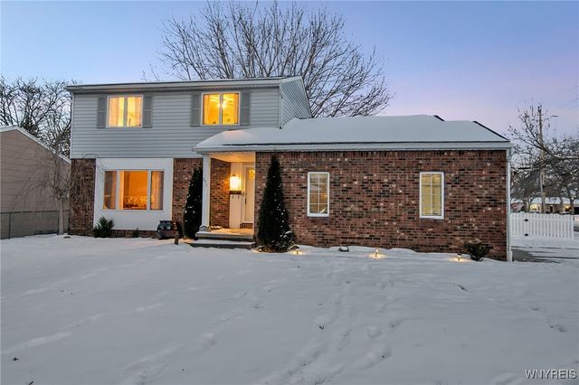 271 Sprucewood, Amherst, NY 14221