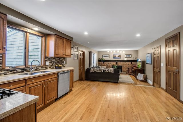 271 Sprucewood, Amherst, NY 14221