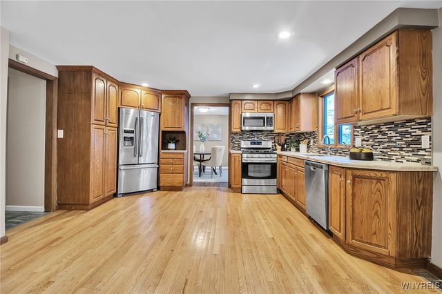 271 Sprucewood, Amherst, NY 14221