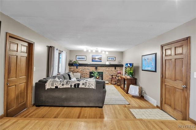 271 Sprucewood, Amherst, NY 14221