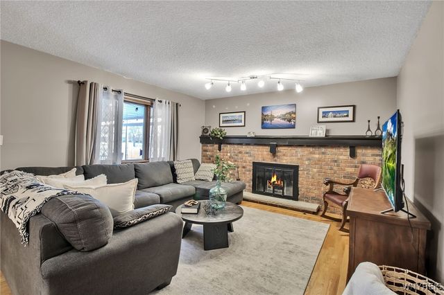 271 Sprucewood, Amherst, NY 14221