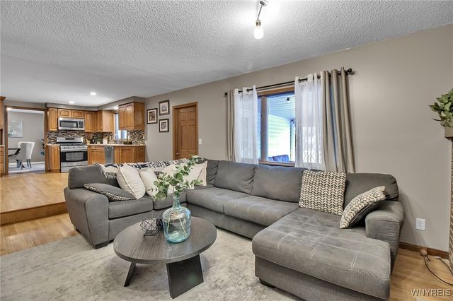 271 Sprucewood, Amherst, NY 14221