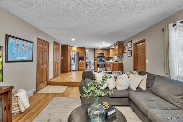 271 Sprucewood, Amherst, NY 14221