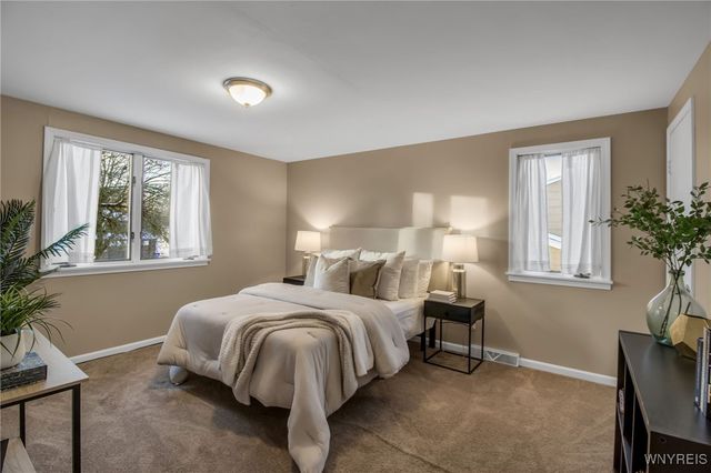 271 Sprucewood, Amherst, NY 14221