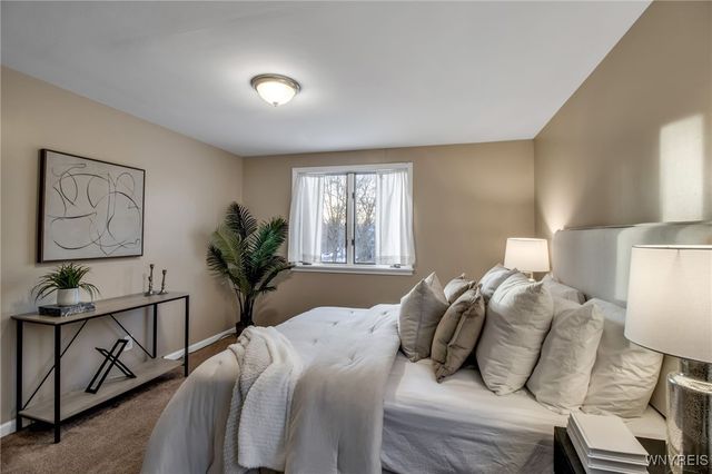 271 Sprucewood, Amherst, NY 14221