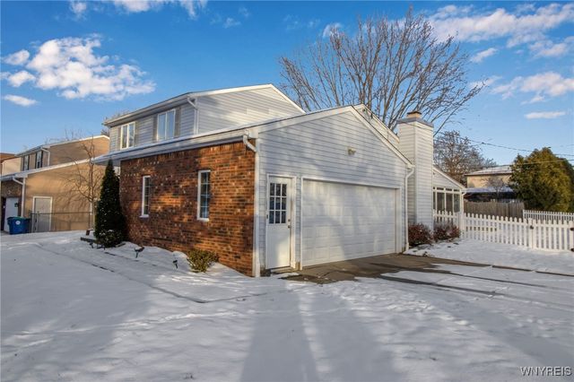 271 Sprucewood, Amherst, NY 14221