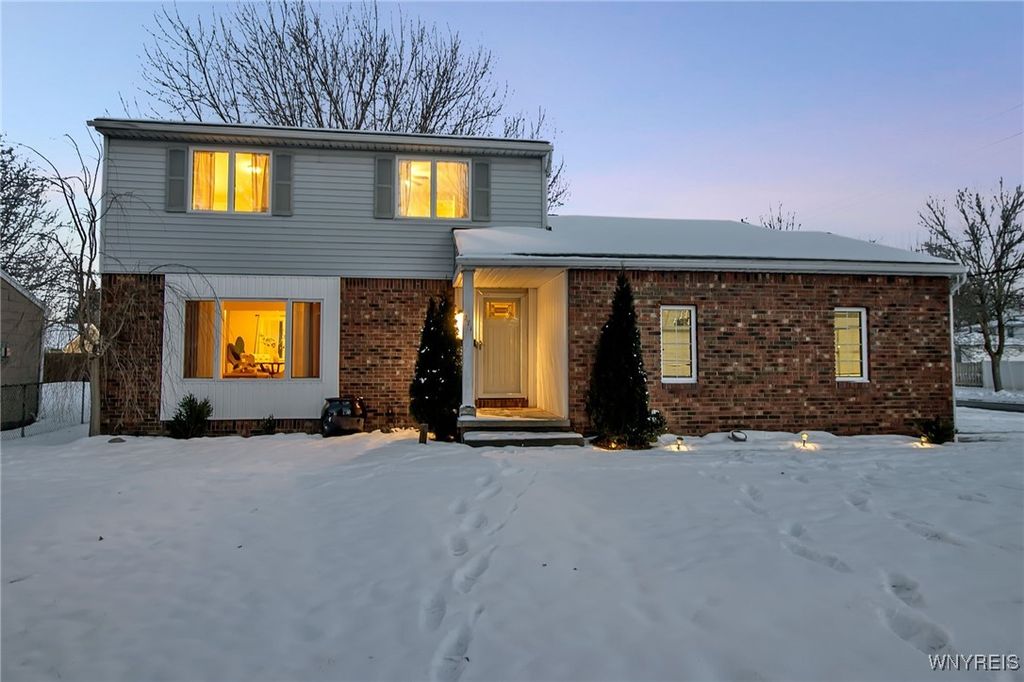 271 Sprucewood, Amherst, NY 14221