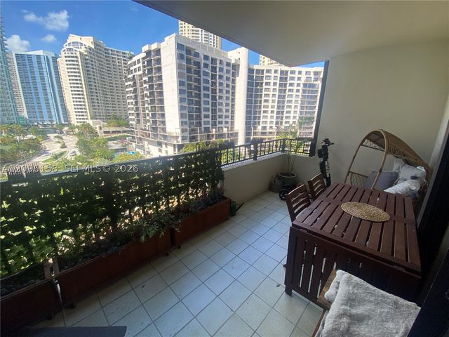520 Brickell Key Dr A912, Miami, FL 33131